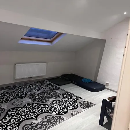 Grande Maison Avec Plusieurs A Louer *